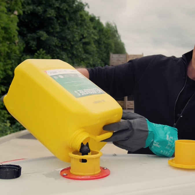 RINCE BIDON AVEC VANNE AUTOMATIQUE